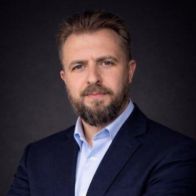 Financial commentator portrait used as investing community reference